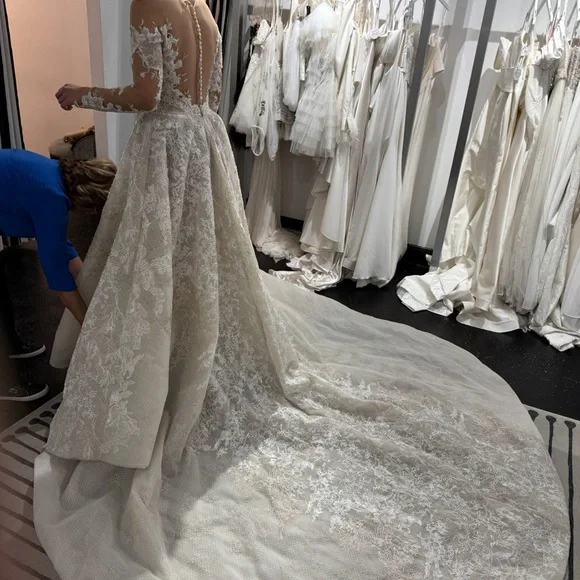 Tony Ward Elegant Lace Wedding Gown